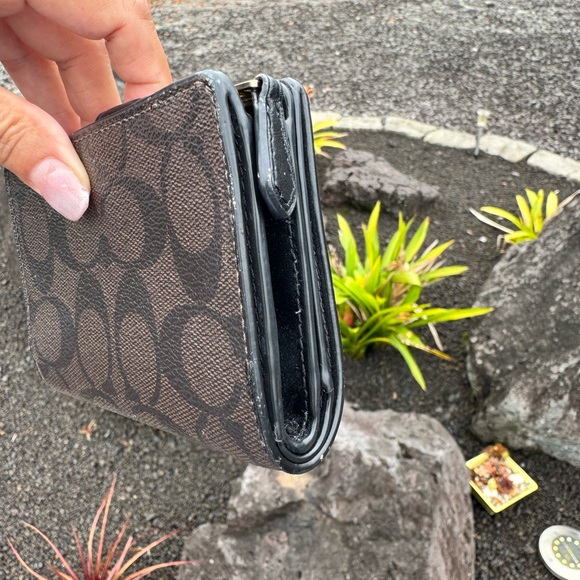 Coach Signature Canvas Medium Wallet Brown Black Trim Gold Hardware - Picture 5 of 10